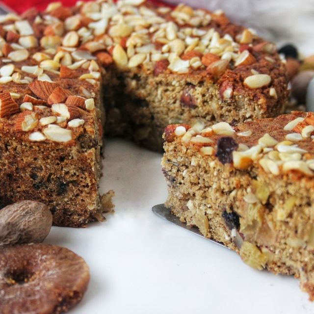 Plant-based Plum Cake - Rich Fruit & Nut Christmas Cake - Fruit Sweetened, Alcohol-free - 550g